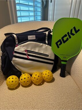 Tommy Bahama Pickleball bag/tote. Excellent condition.